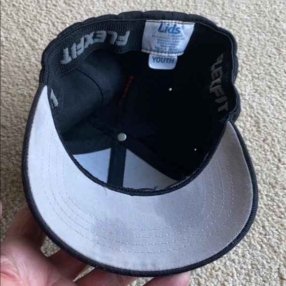 Lids FlexFit Pittsburgh Pirates Hat Youth Size. - Picture 4 of 4